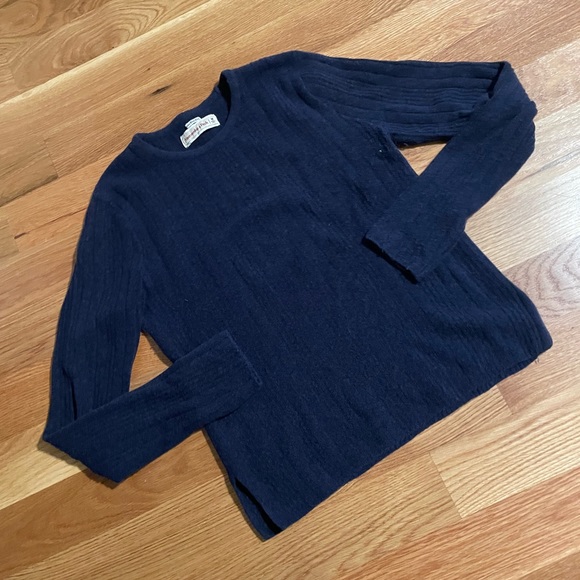Abercrombie and Fitch Merino Wool blend Sweater - Picture 2 of 3